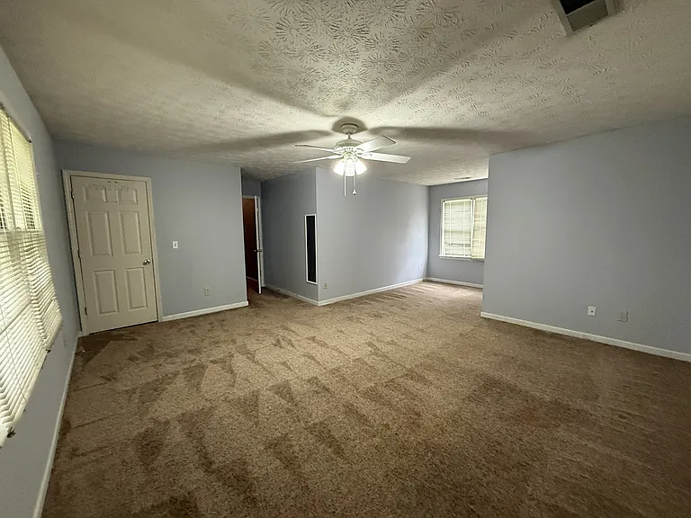 1190 Hunters Creek Ct — Photo 11