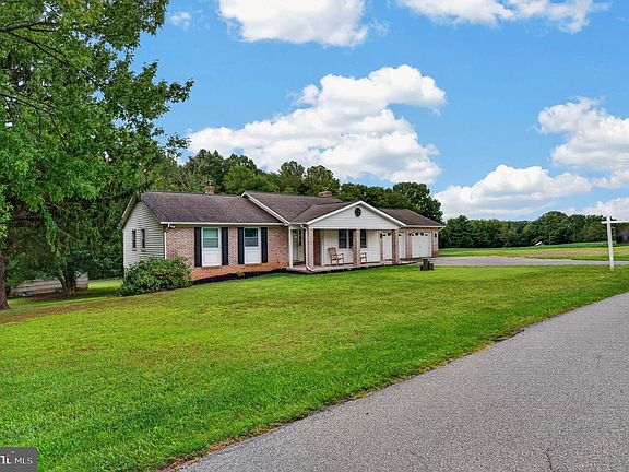 3rd image of 1511 Pilgrim Ln