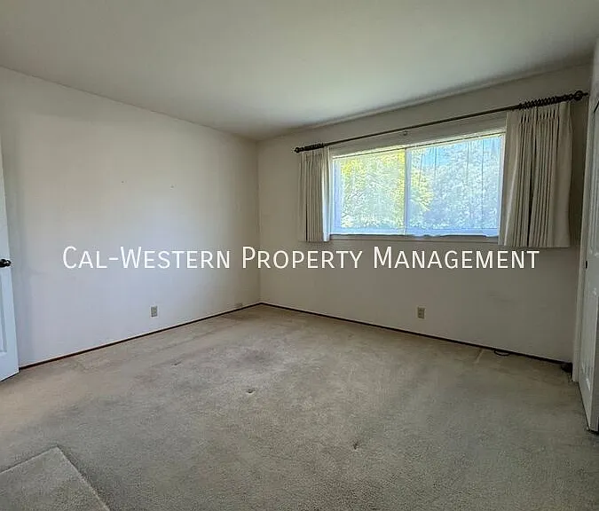7790 Robindell Way — Photo 11