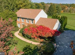 16 Willow Pond Rd, Malvern, PA 19355