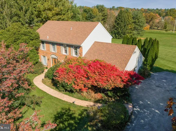 16 Willow Pond Rd, Malvern, PA 19355