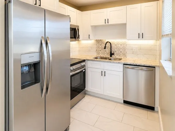 61 Woodland Dr APT 205, Vero Beach, FL 32962