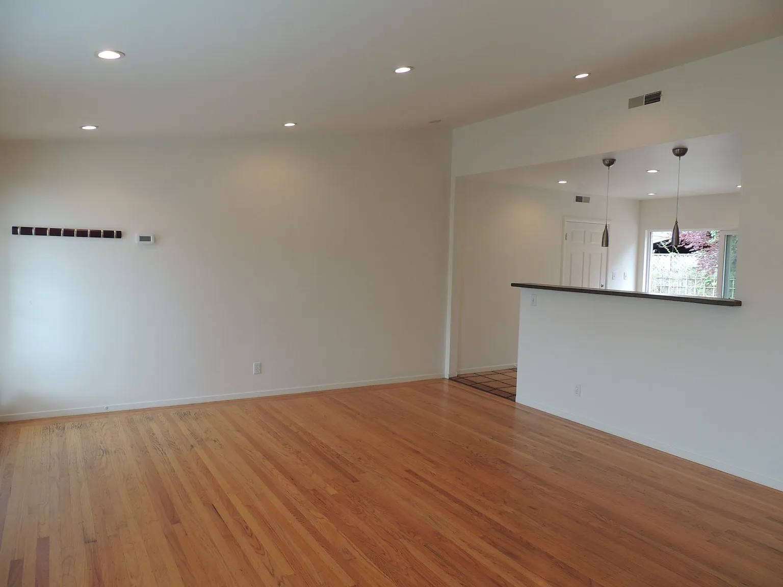 2 bed, 896 sqft, $3,550 — Photo 3
