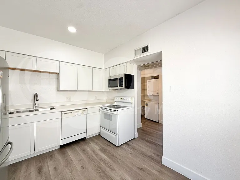 2827 E Le Marche Ave #203 — Photo 4