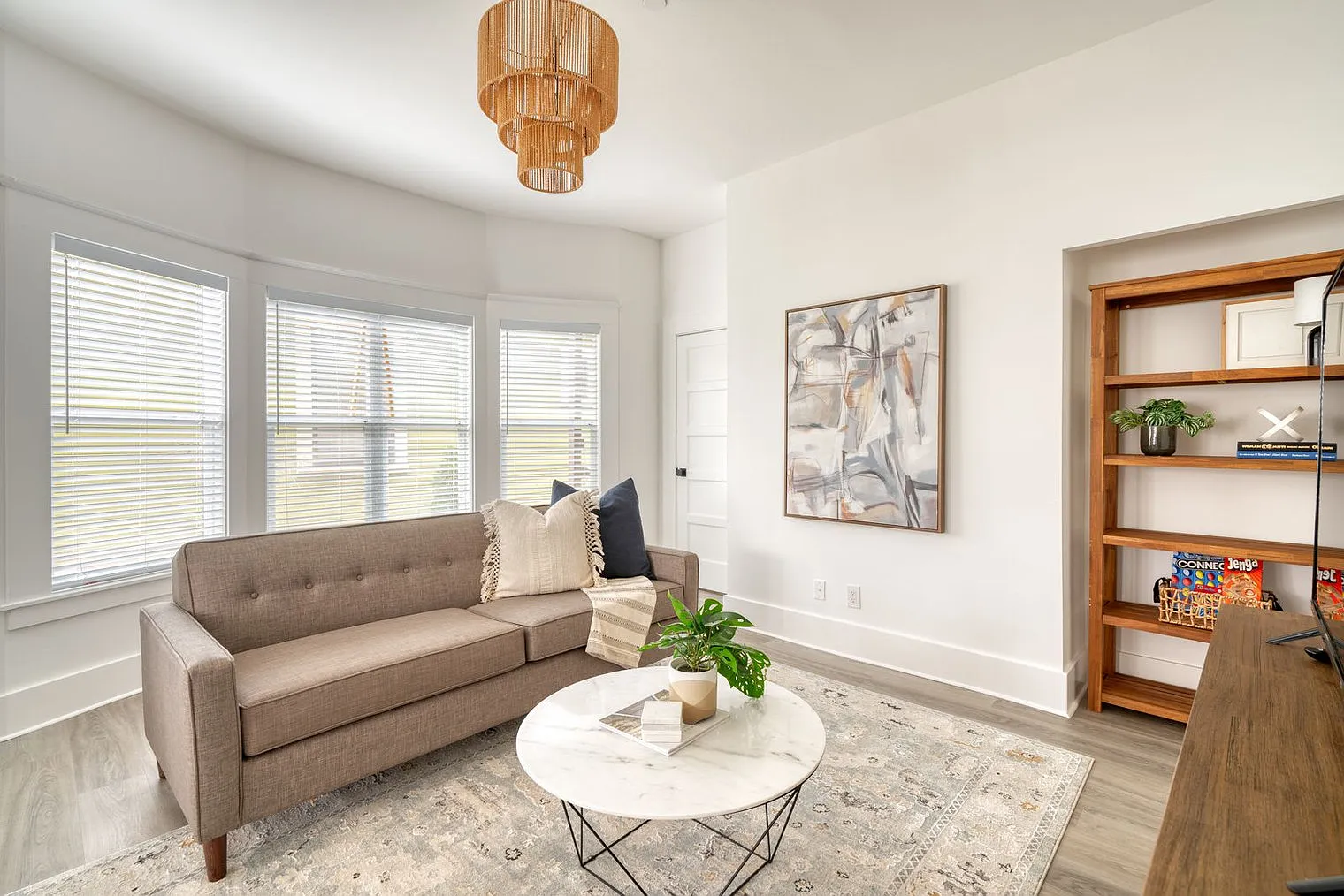 2 bed, 1.0 bath, 1453 sqft, $3,286 — Photo 4