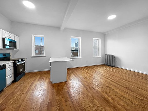 2nd image of 870 Morris Park Ave #3