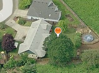 216 Sweden Cir, Silverton, OR 97381