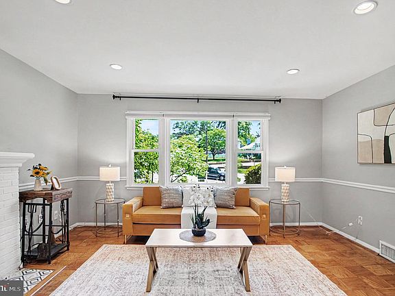 3rd image of 7411 Ellwood Pl
