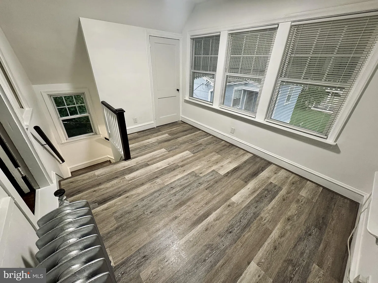 1 bed, 1.0 bath, 2025 sqft, $1,295 — Photo 4