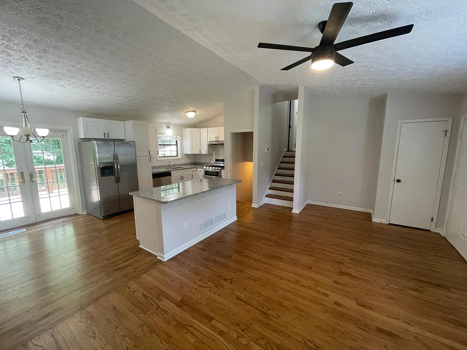 2423 Falcon Ct — Photo 3
