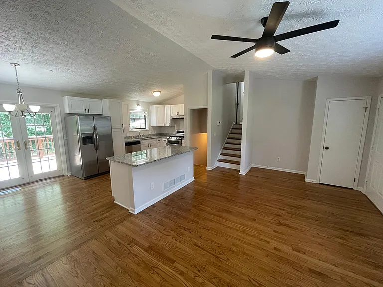 2423 Falcon Ct — Photo 3