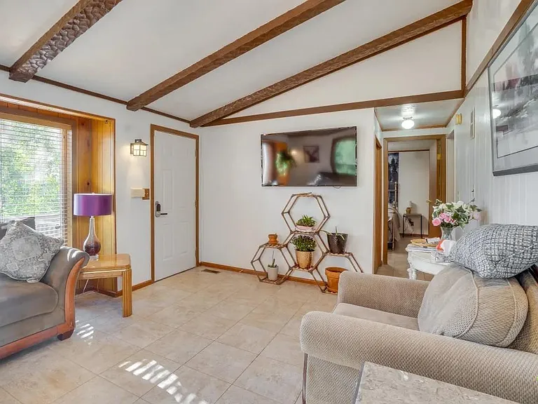 354 Doe Cir — Photo 13