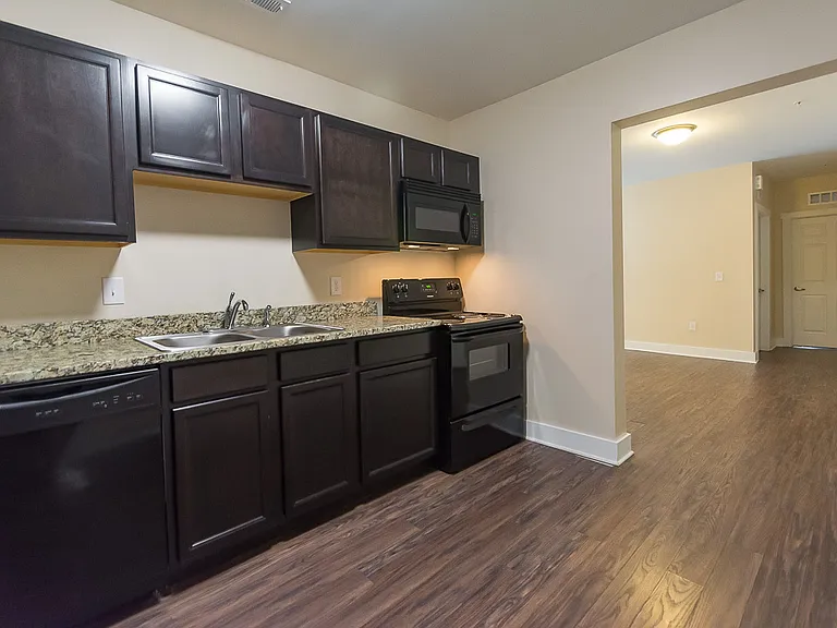 632 N College Ave — Photo 30