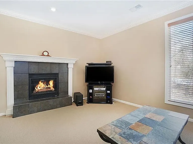 8008 NW 70th St — Photo 16