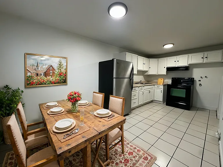 1801 W Parkway Blvd — Photo 3