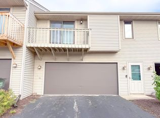 651 Amphitheater Dr APT 11, Rockford, IL 61107