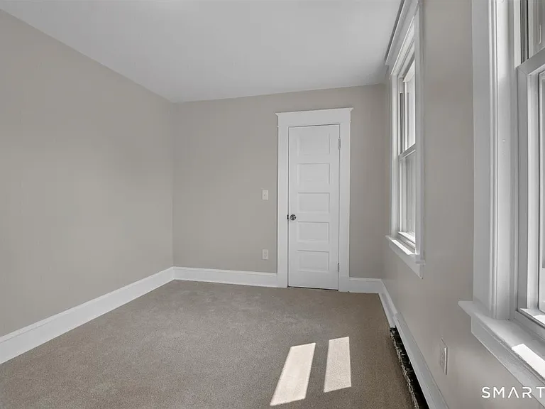 672 E Main St — Photo 8