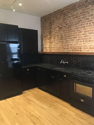 Rented by BRICK & GALO REALTY CORP | media 32