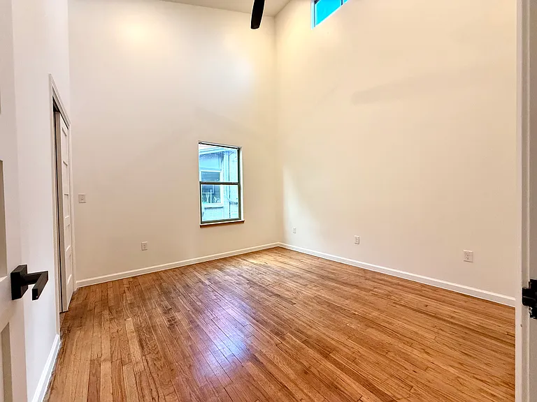 1304 Singleton Ave — Photo 18
