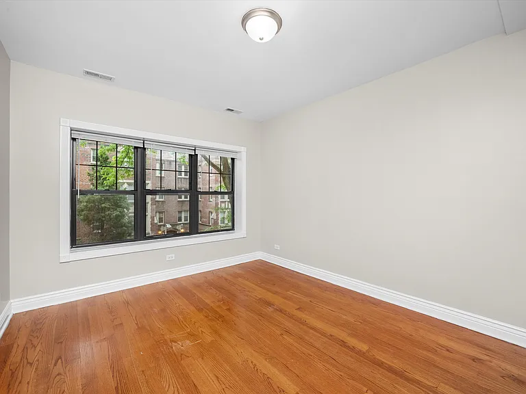 6300 N Rockwell St #B2 — Photo 4