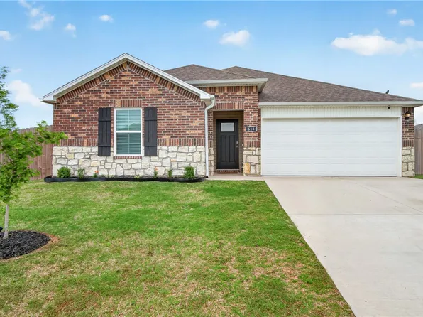 613 S Smith Ave, Gentry, AR 72734