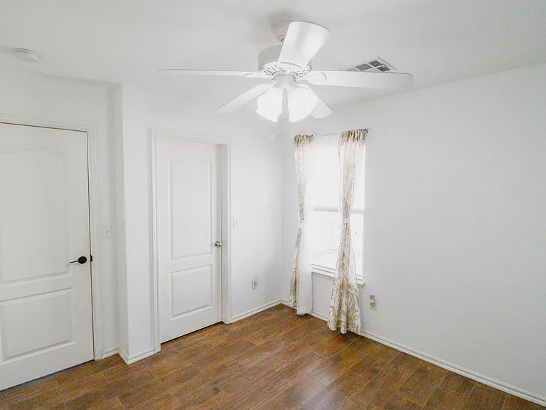 8000 Erryn Ln — Photo 11