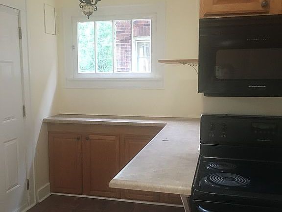 3rd image of 4716 Broadway St