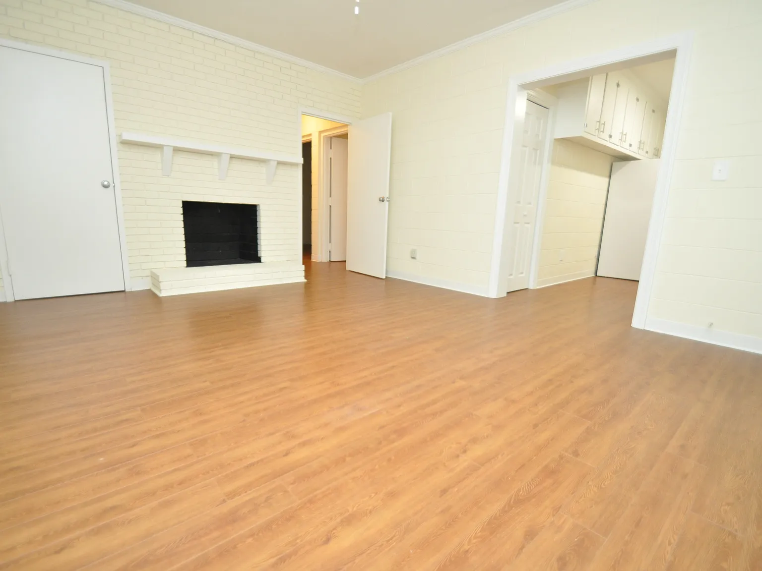 Immaculate & Affordable Home Available Immediately — Photo 3