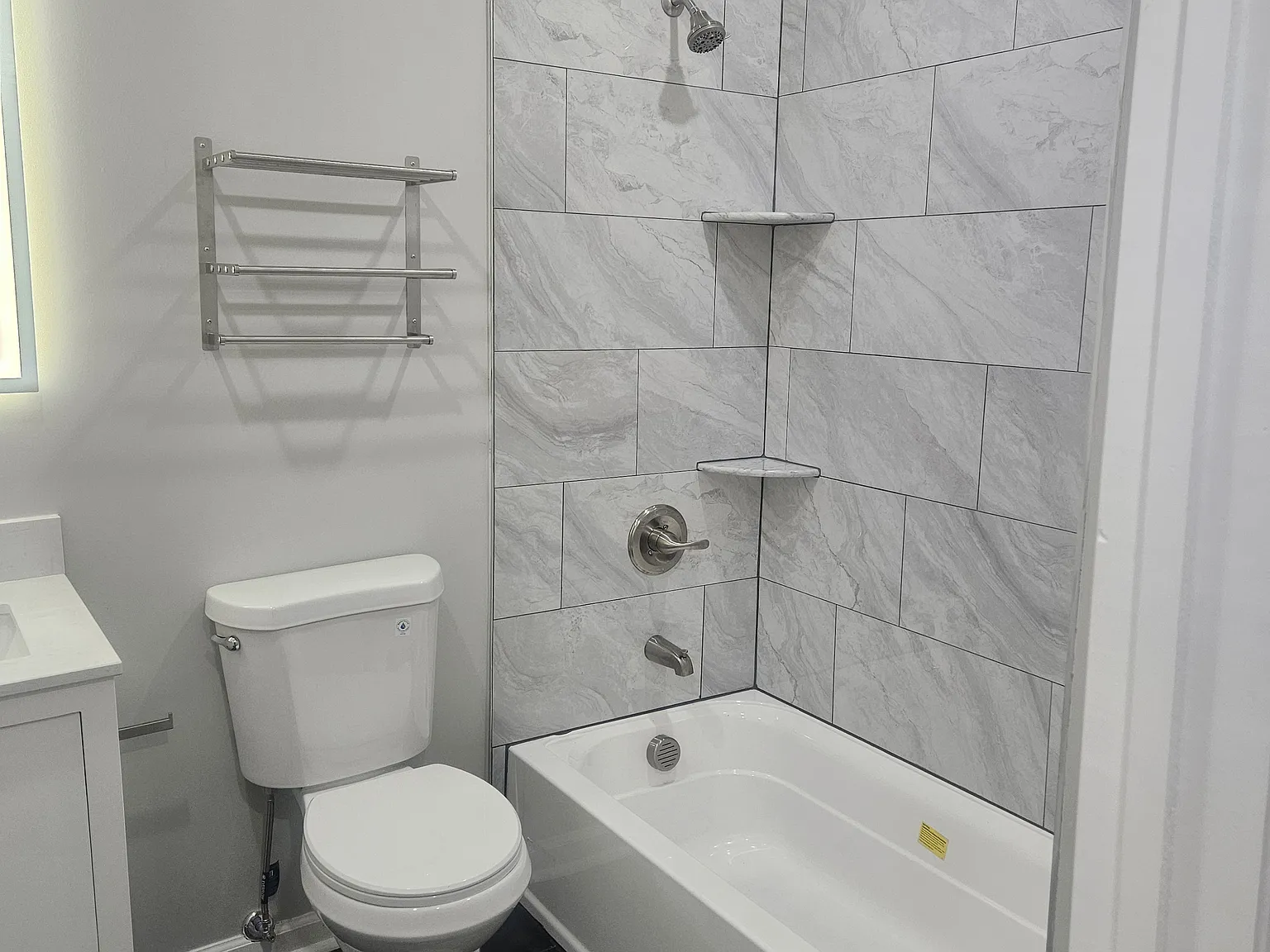 3 bed, 1200 sqft, $2,700 — Photo 2