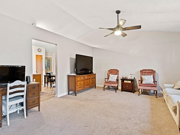 4th image of 214 Olde Mill Ln