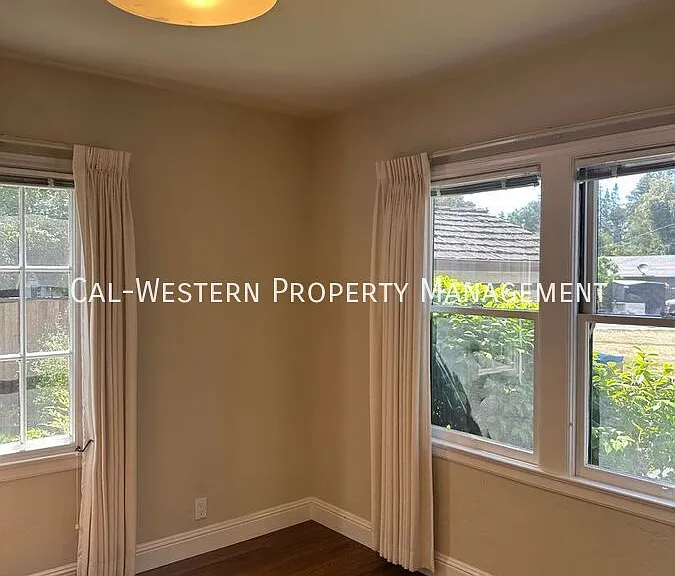 1385 Newport Ave — Photo 16