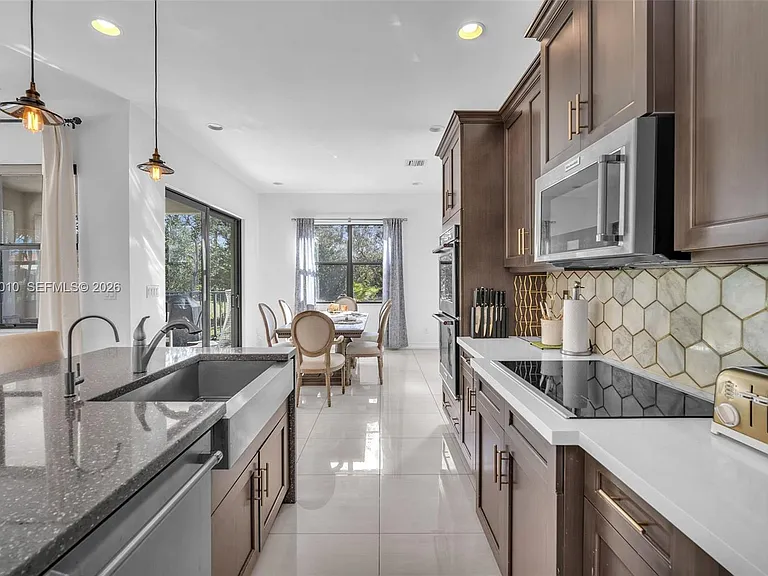 865 SW 113th Ln — Photo 6