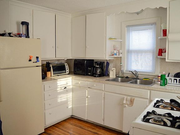 5th image of 817 Dickinson St SE
