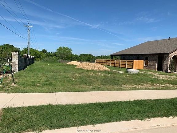 3rd image of 3901 Eskew Dr