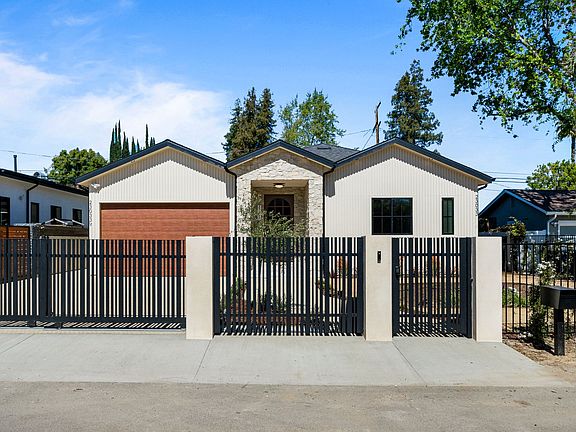 3rd image of 23033 Leonora Dr