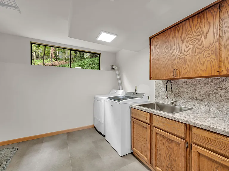 6671 E Mercer Way — Photo 24