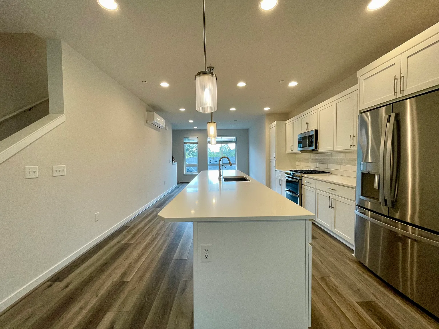 3 bed, 1596 sqft, $3,550 — Photo 4