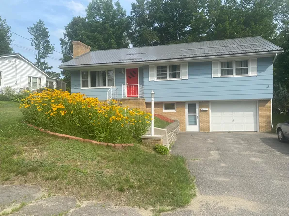 9 Vermont Street, Millinocket, ME 04462