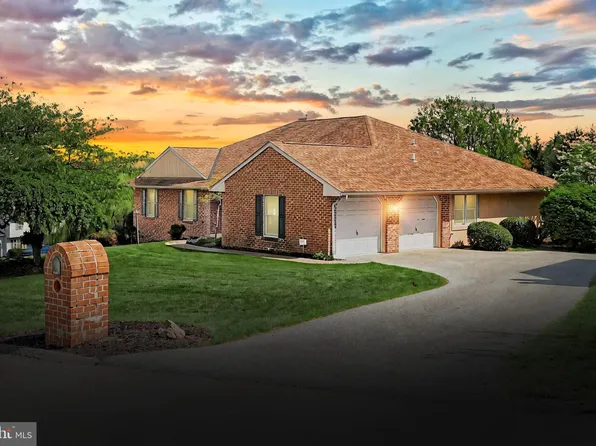 3008 Ashcomb Ct, Red Lion, PA 17356