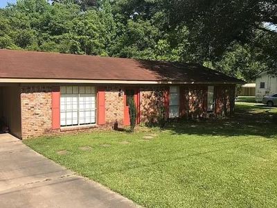 64 Shamrock Dr, Laurel, MS, 39443