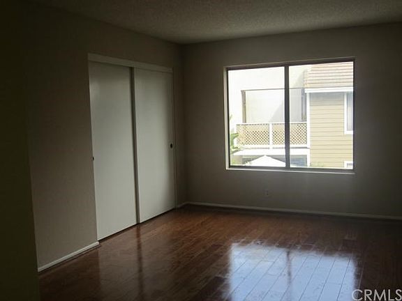 5th image of 32 Hollyhock Ln #244