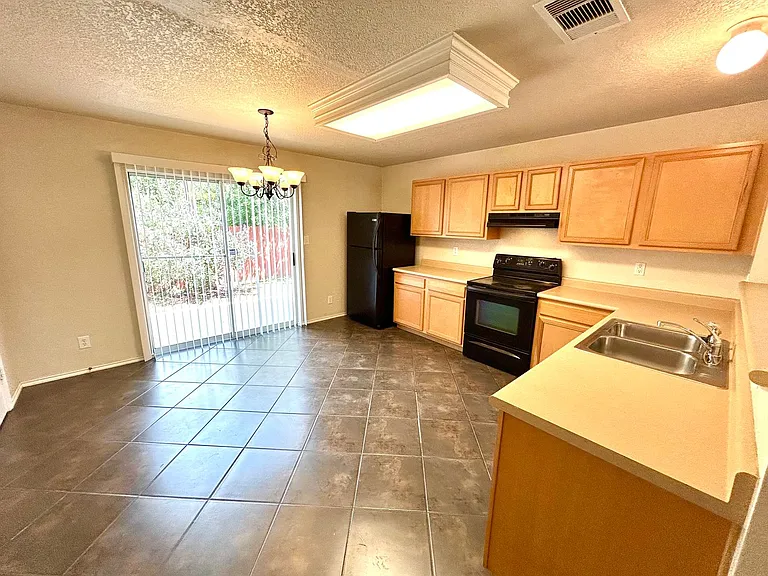 110 Jetlyn Dr — Photo 9