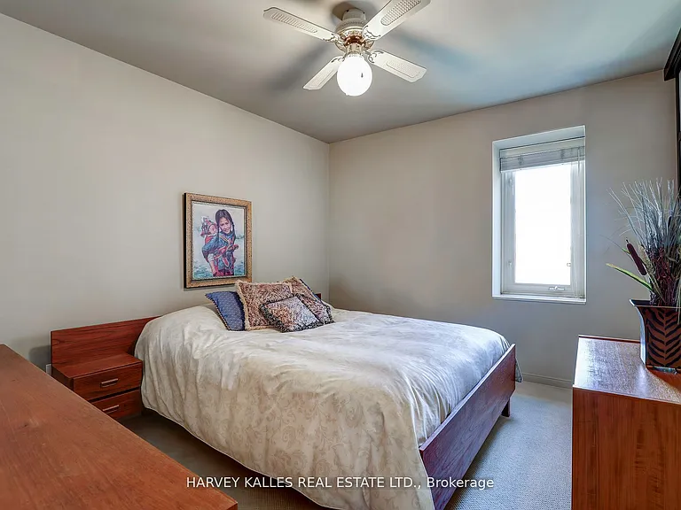18 La Rose Ave #Townhouse 16 — Photo 21