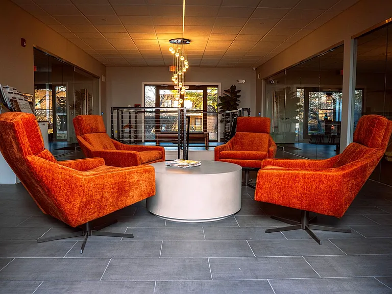 La Maison Apartments — Photo 4