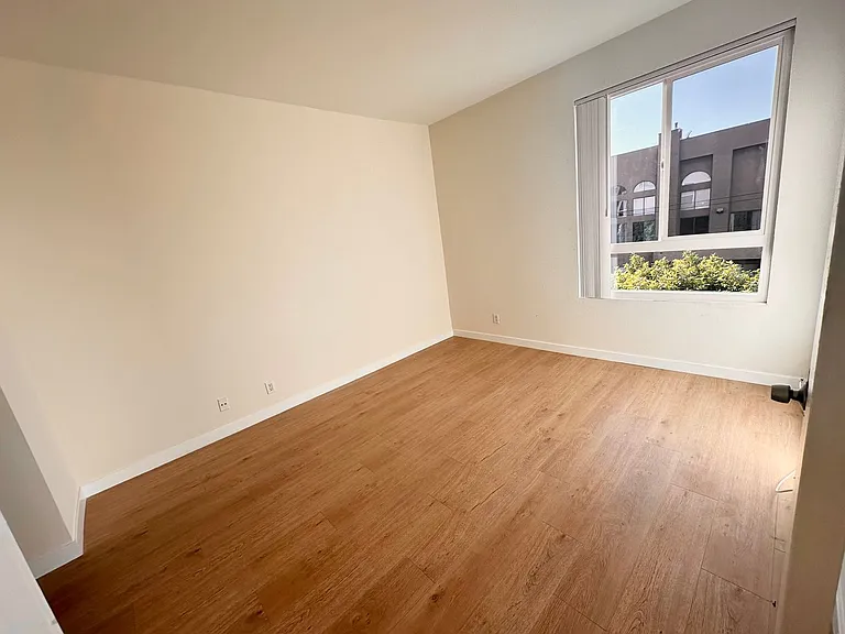 1234 Las Palmas Ave — Photo 24