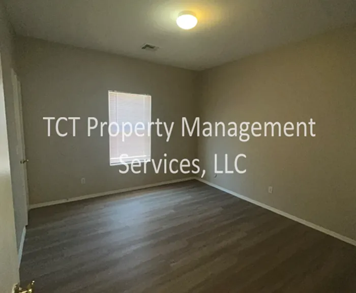 9136 W Cambridge Ave — Photo 5