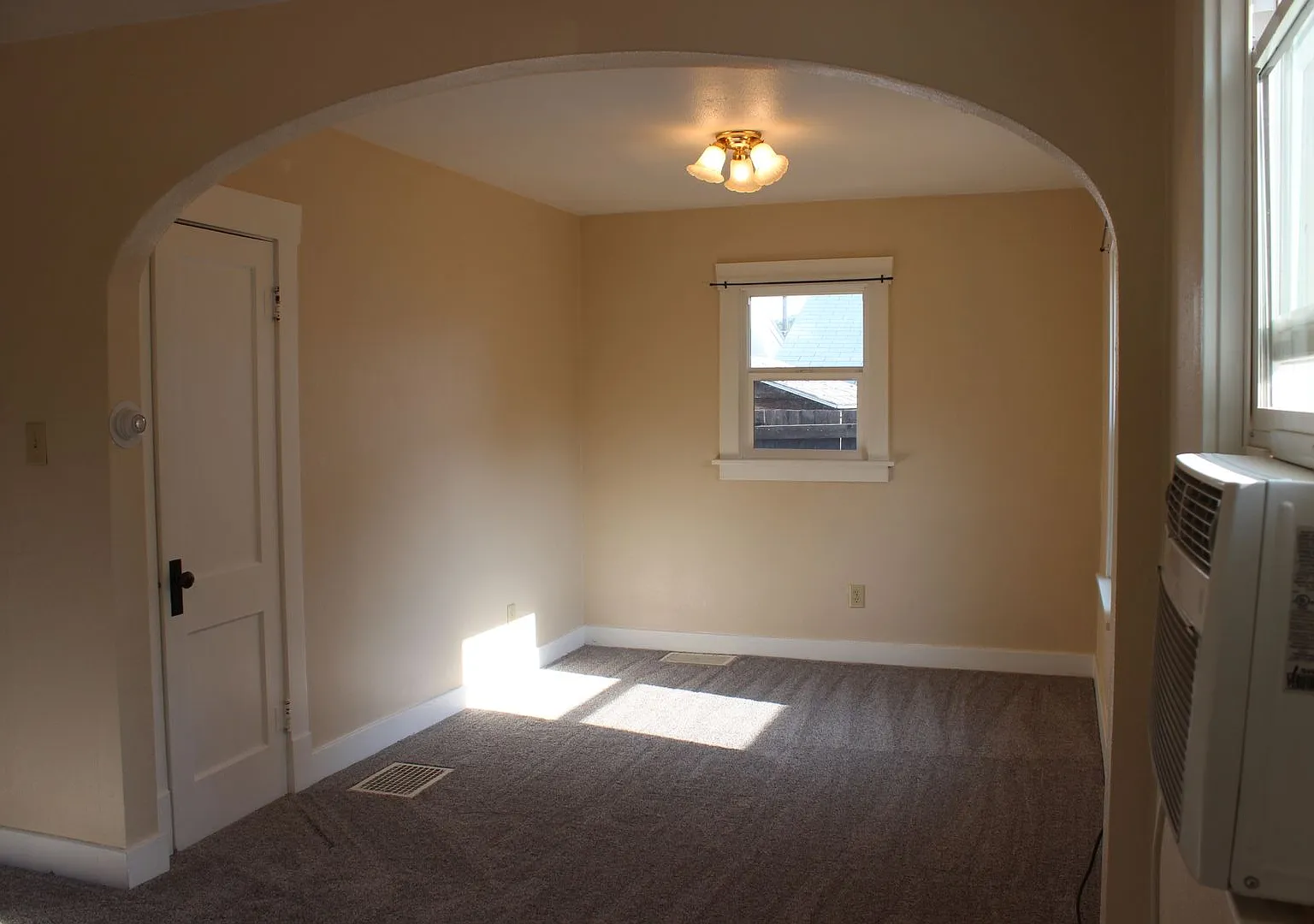 Great 2 Bed, 2 Bath Home — Photo 3