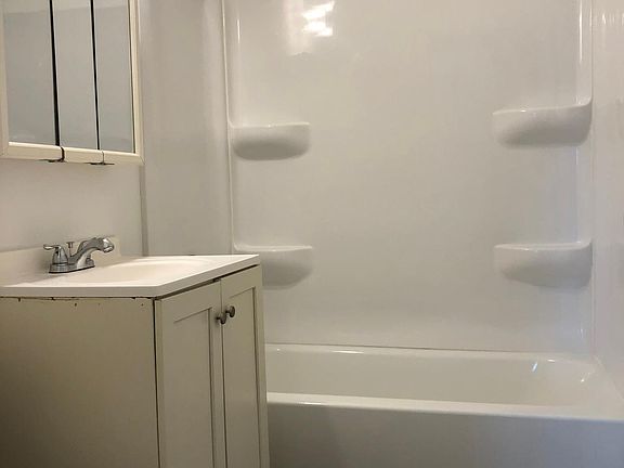 4th image of 309 Wilshire Dr APT 2
