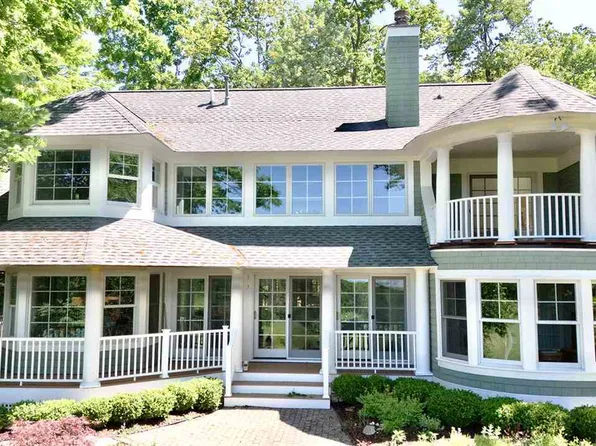 248 Meadows Ln, Harbor Springs, MI 49740