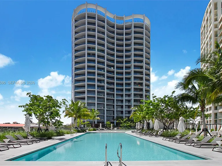 2831 S Bayshore Dr #2006 — Photo 2